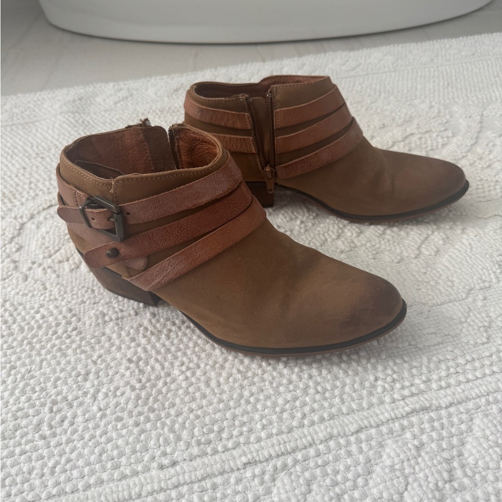 Steve Madden Tan Ankle Booties with Buckle Straps